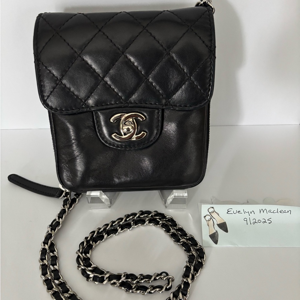 CHANEL Black Quilted Crossbody Bag with Chain Strap